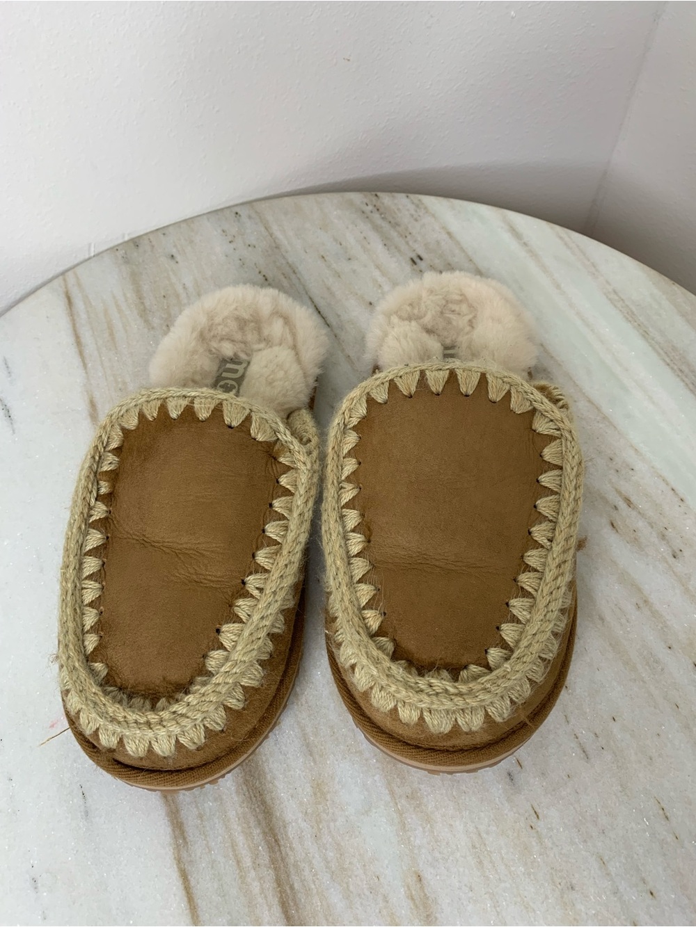 MOU slipper Eskimo sz 8 Tan Shearling-Trim Slip-On Moccasin “Savana” color